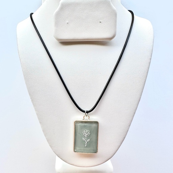 Rose Pendant Necklace | Resin Pendant | Resin Jewelry - Picture 5 of 5
